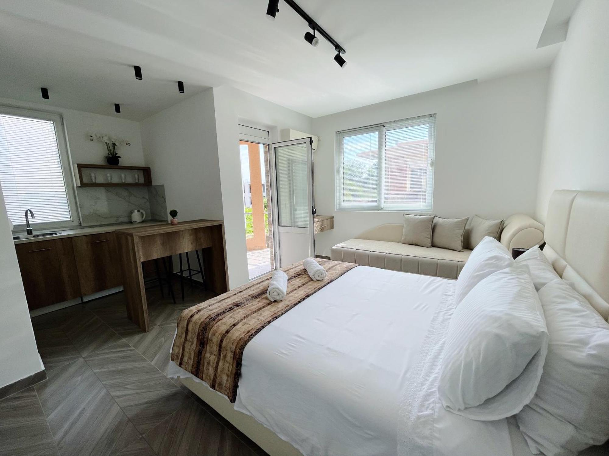 Guest House Koliqi - Hotel & Apartments Ulcinj Exterior photo