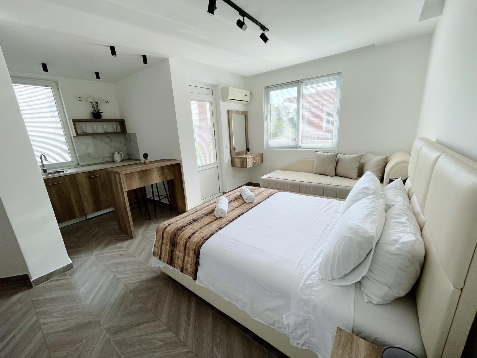 Guest House Koliqi - Hotel & Apartments Ulcinj Exterior photo